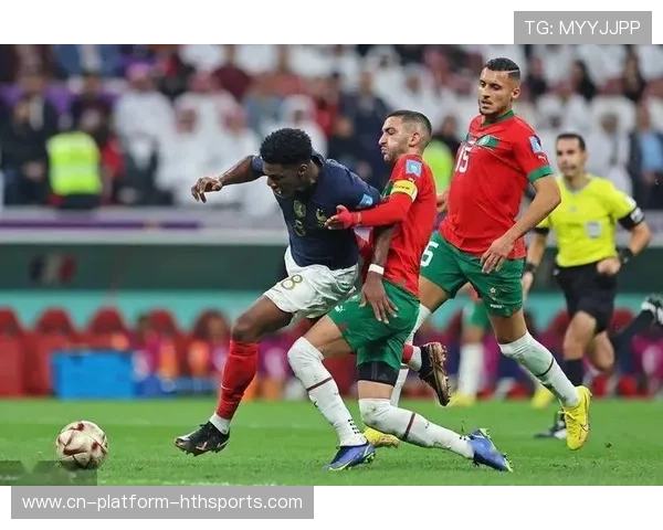 沙尔克04通过边路突破，特奥射门破门：惊艳全场的完美配合