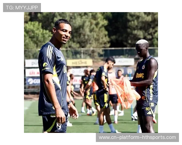 费内巴切在前场联动展现巨大威胁 费内巴切在前场联动展现巨大威胁